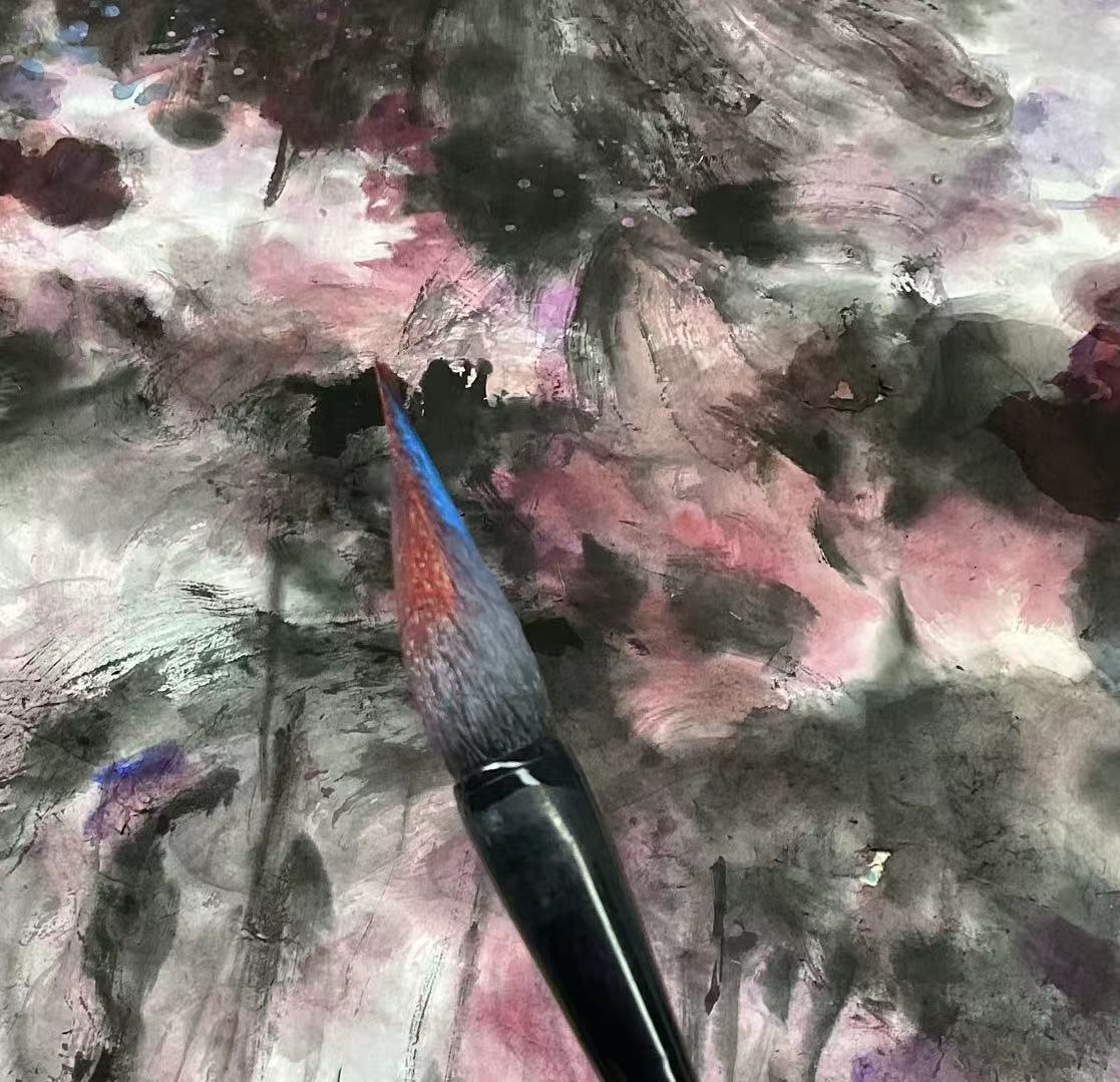 Mu Ran Gong’s Cosmic Imagery: The Heartscape of Energy in Fantasy-Color Freehand